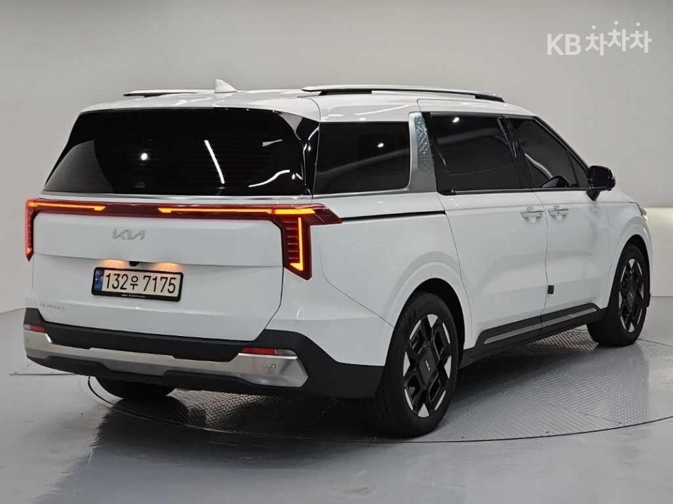 2024 Kia 4 photo