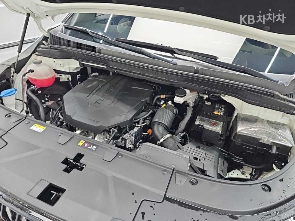 2024 Kia 4 photo