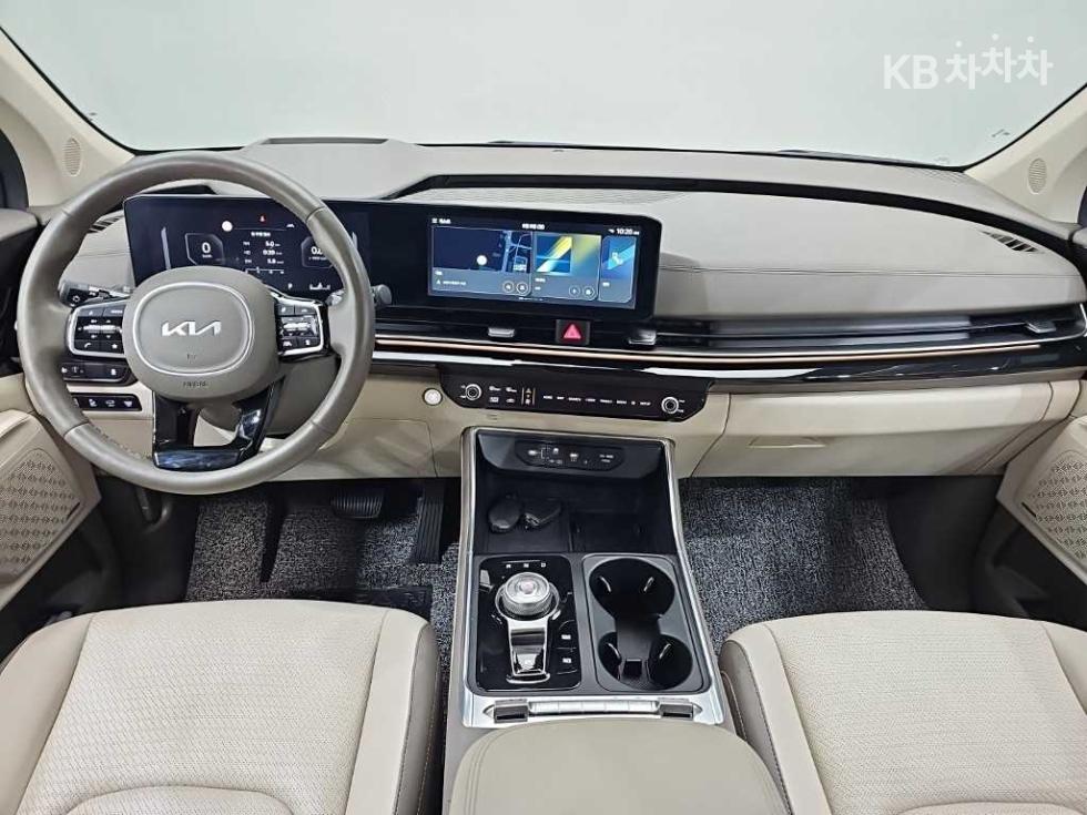 2024 Kia 4 photo
