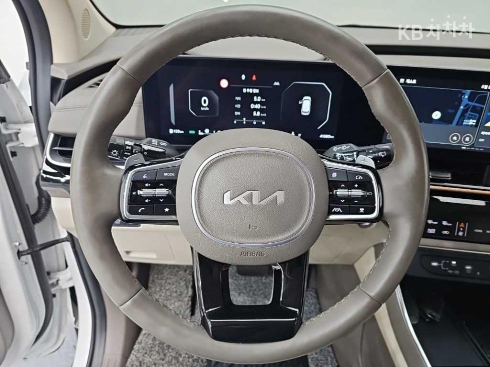 2024 Kia 4 photo