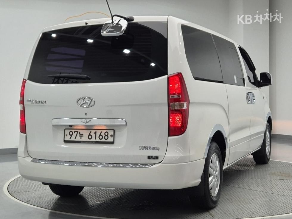 Hyundai Starex — miniaturë 3