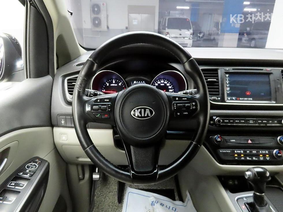 Kia Carnival — miniaturë 7