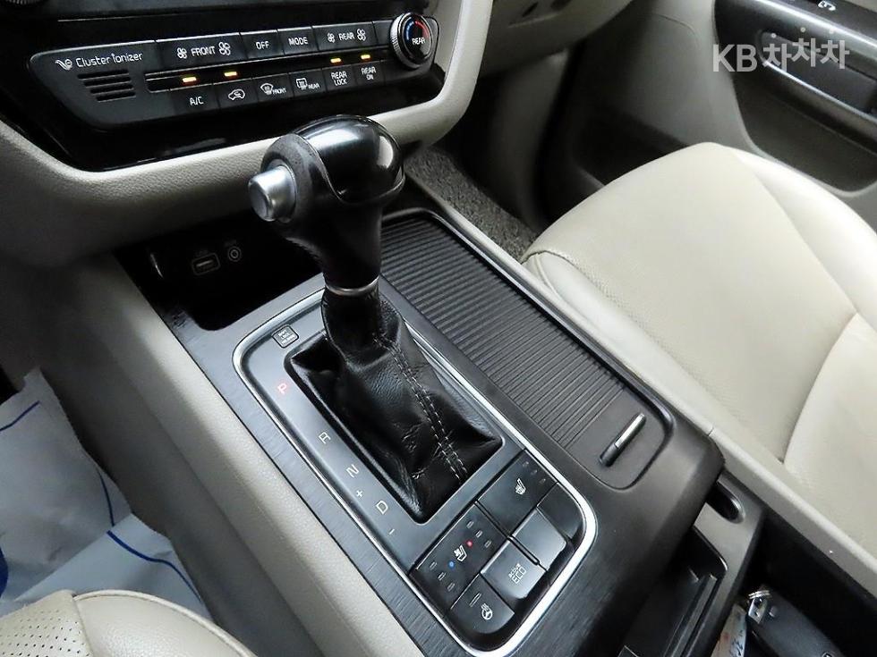 Kia Carnival — miniaturë 10