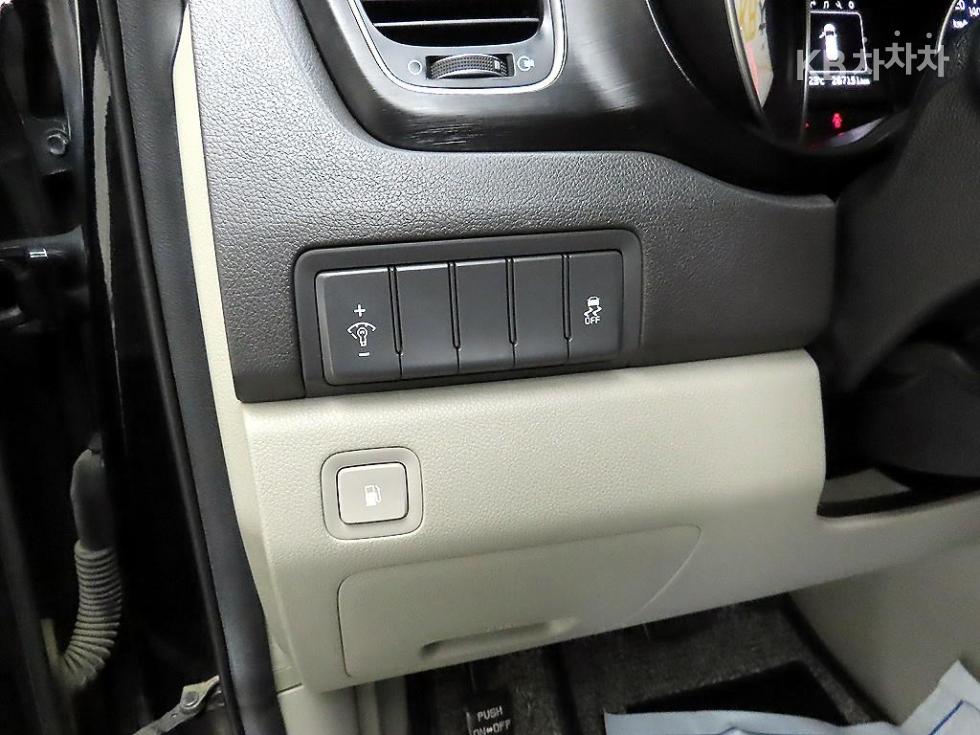 Kia Carnival — miniaturë 12