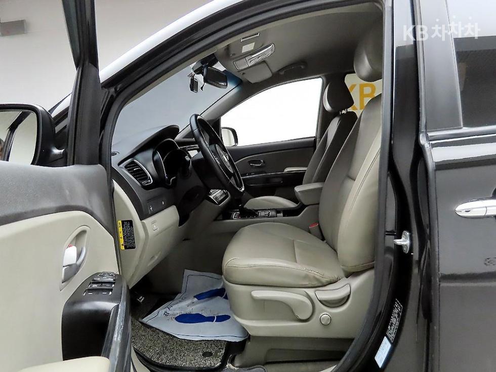 Kia Carnival — miniaturë 13