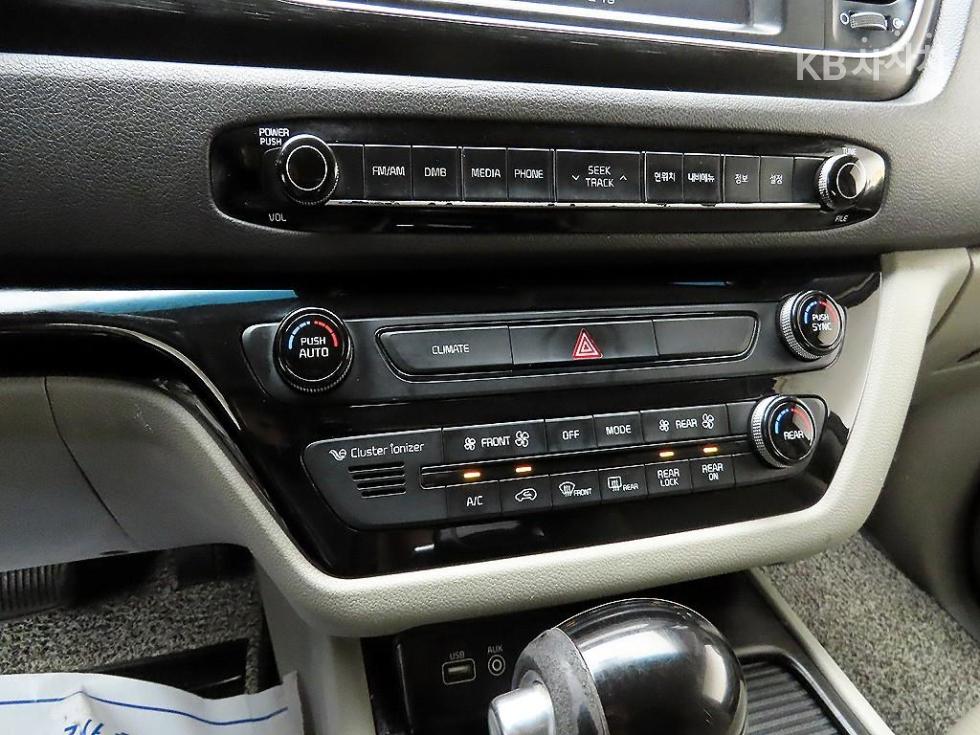 Kia Carnival — miniaturë 16