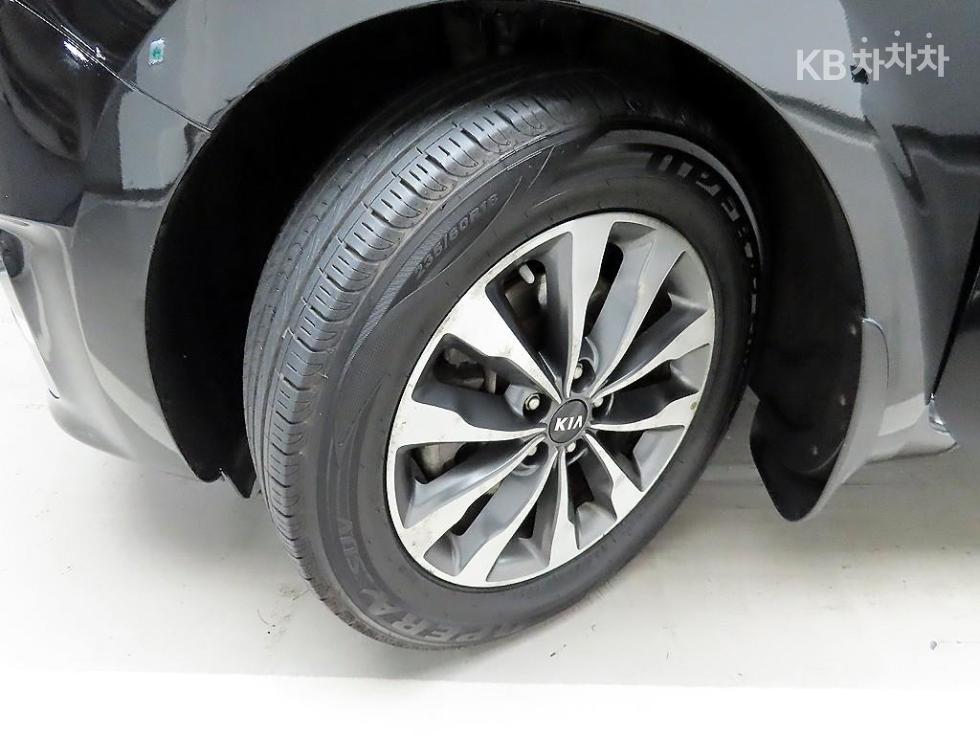 Kia Carnival — miniaturë 19