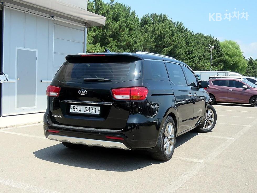 Kia Carnival — miniaturë 4