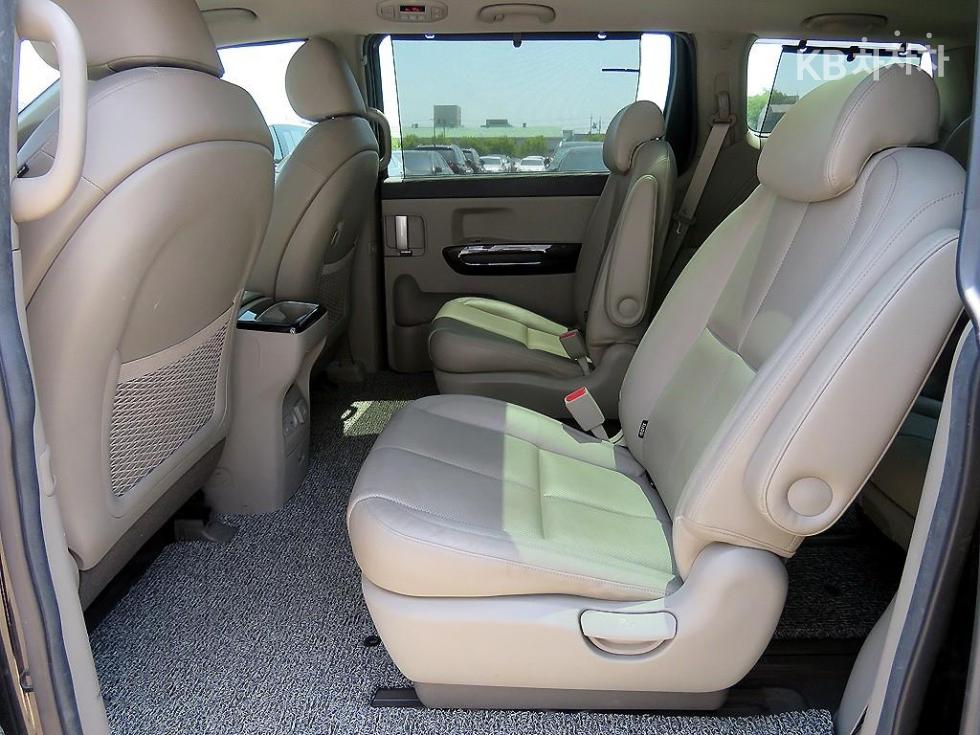 Kia Carnival — miniaturë 8