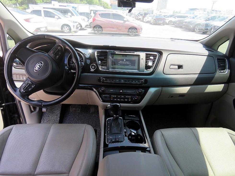 Kia Carnival — miniaturë 9