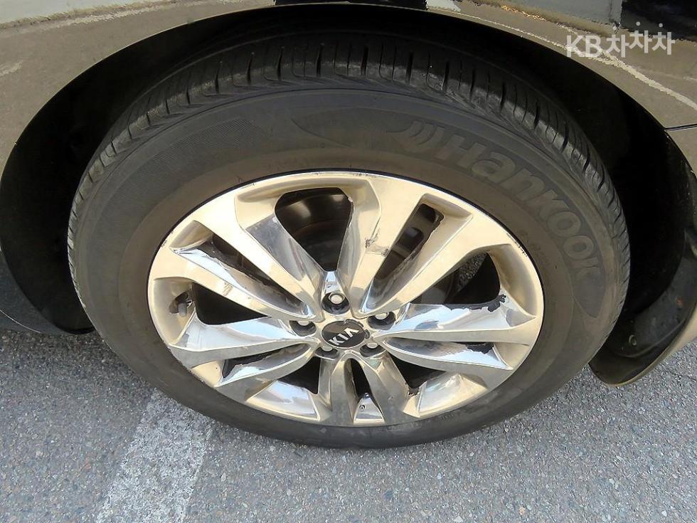 Kia Carnival — miniaturë 20