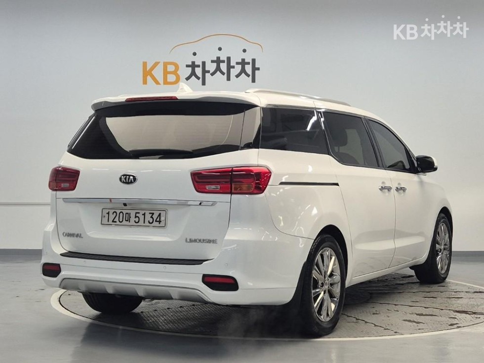 Kia Carnival — miniaturë 4