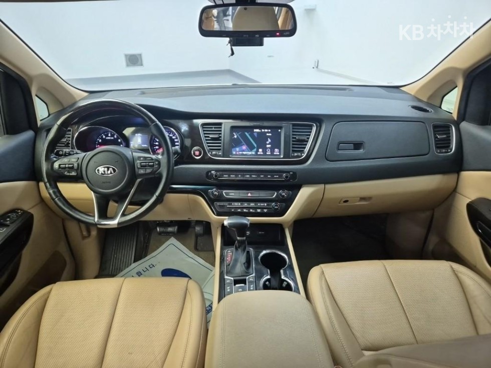 Kia Carnival — miniaturë 7