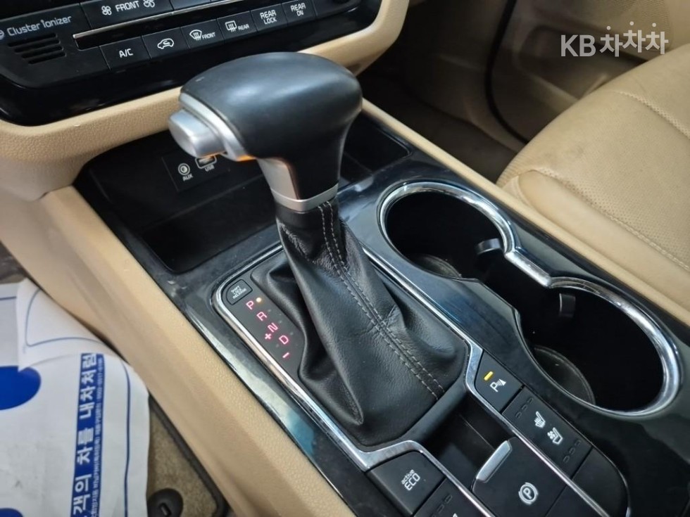 Kia Carnival — miniaturë 8