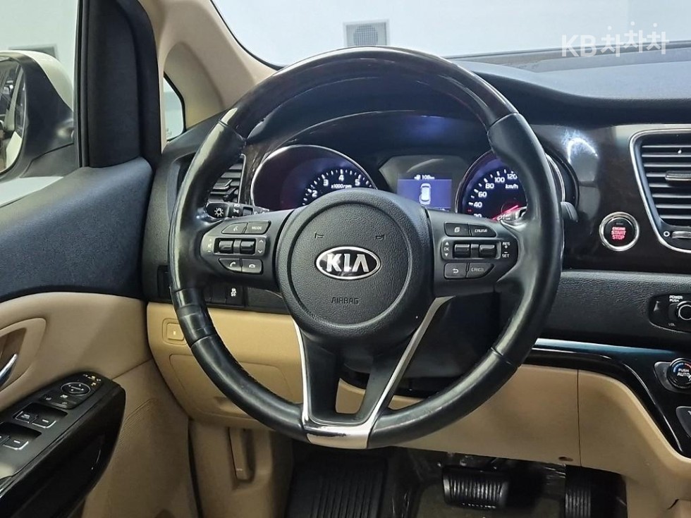 Kia Carnival — miniaturë 9