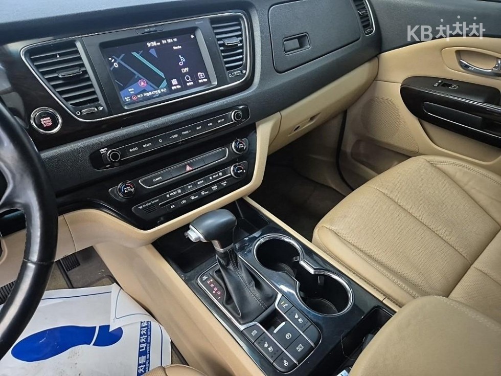 Kia Carnival — miniaturë 10