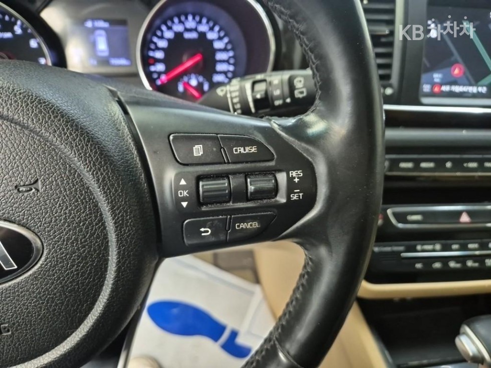 Kia Carnival — miniaturë 15