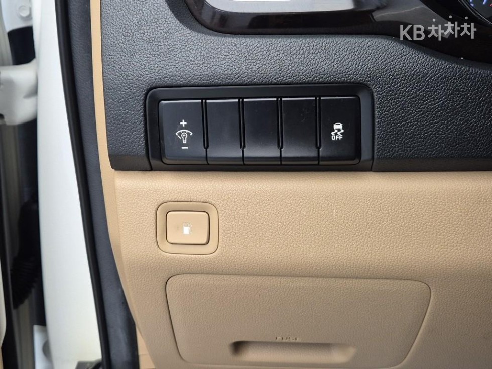 Kia Carnival — miniaturë 17