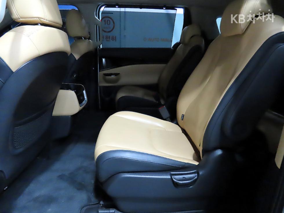 Kia Carnival — miniaturë 7