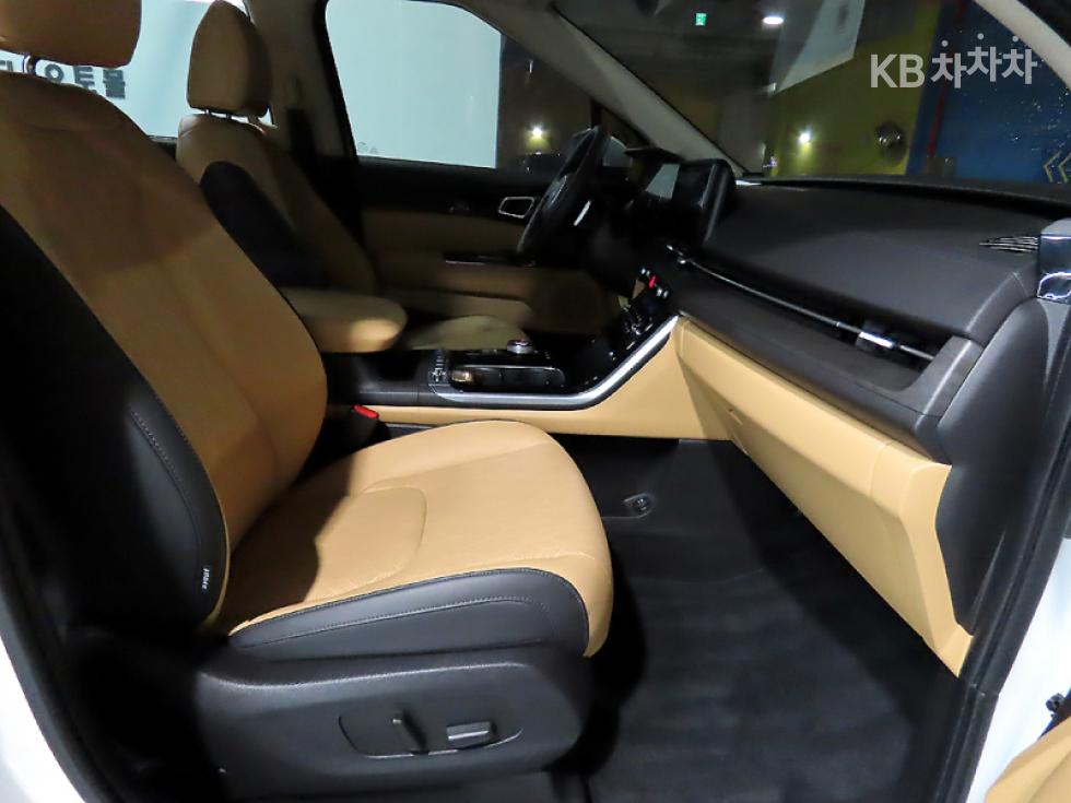 Kia Carnival — miniaturë 8