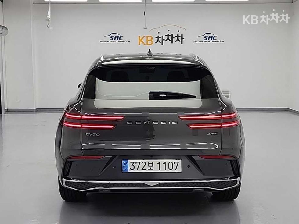 2024 Genesis GV70 photo