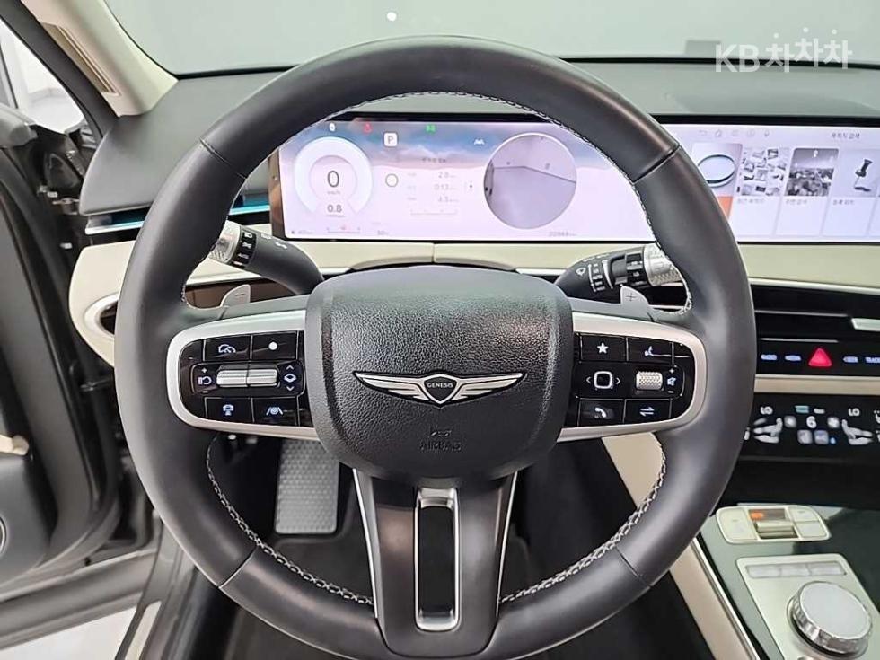 2024 Genesis GV70 photo