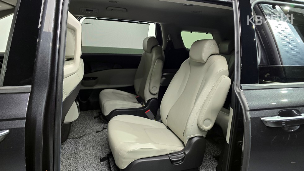Kia Carnival — miniaturë 20