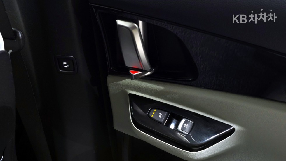 Kia Carnival — miniaturë 9