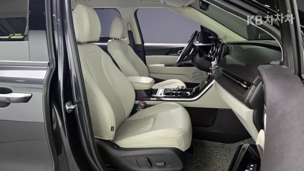 Kia Carnival — miniaturë 17