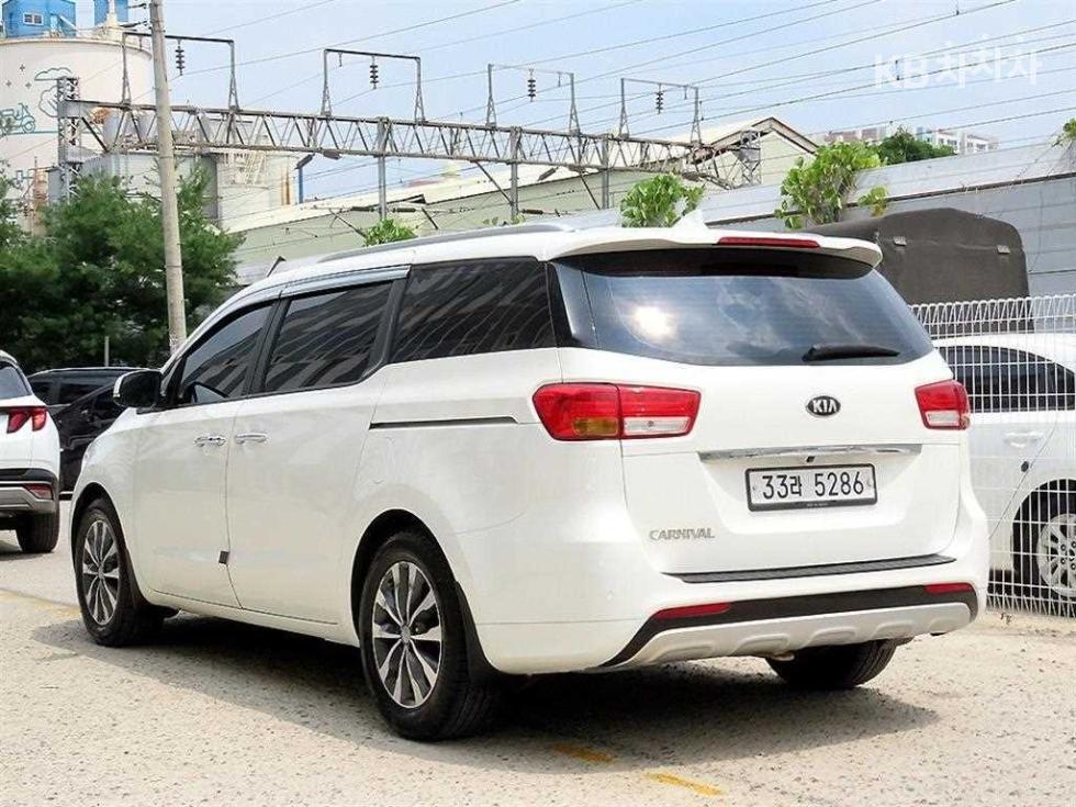 Kia Carnival — miniaturë 3