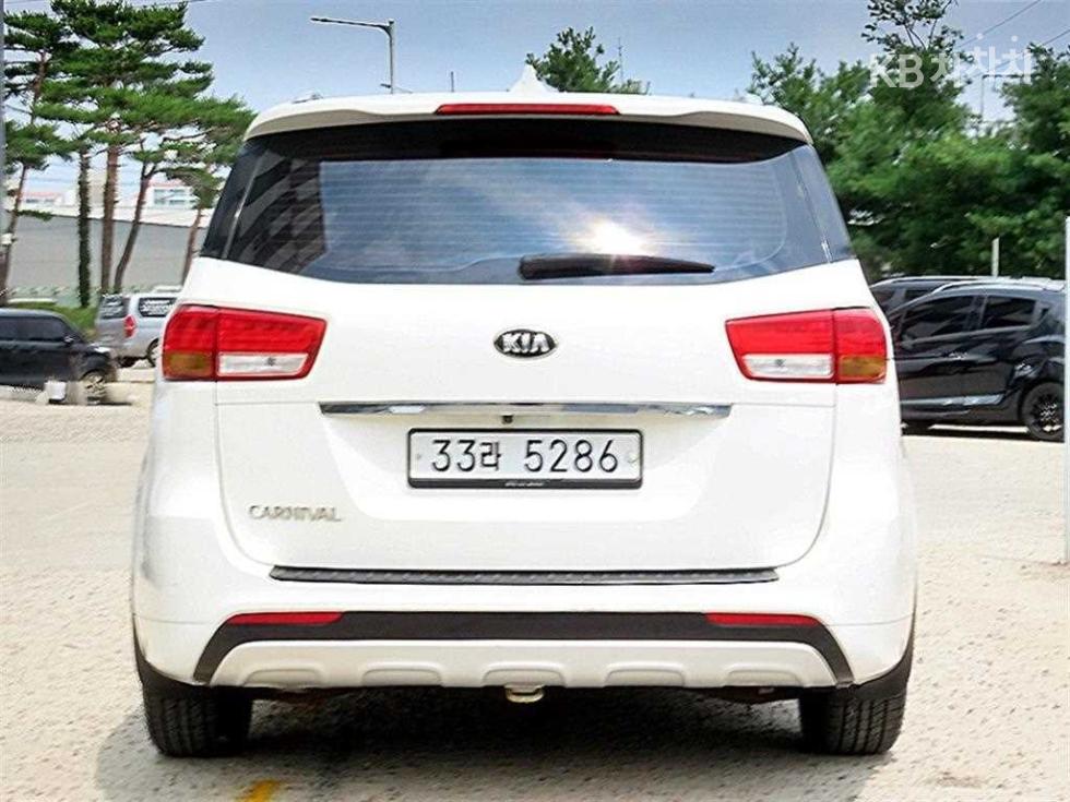 Kia Carnival — miniaturë 4