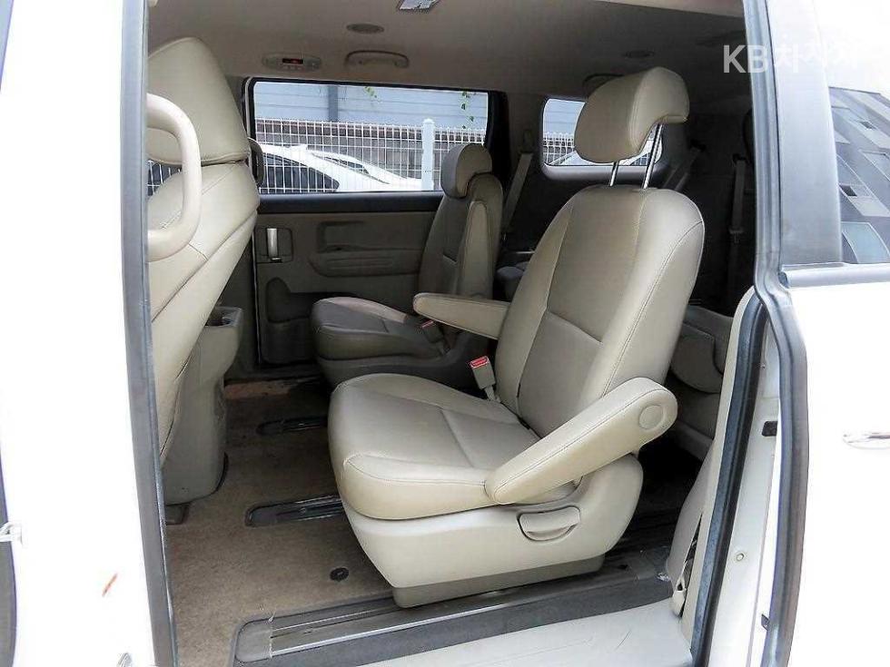 Kia Carnival — miniaturë 6