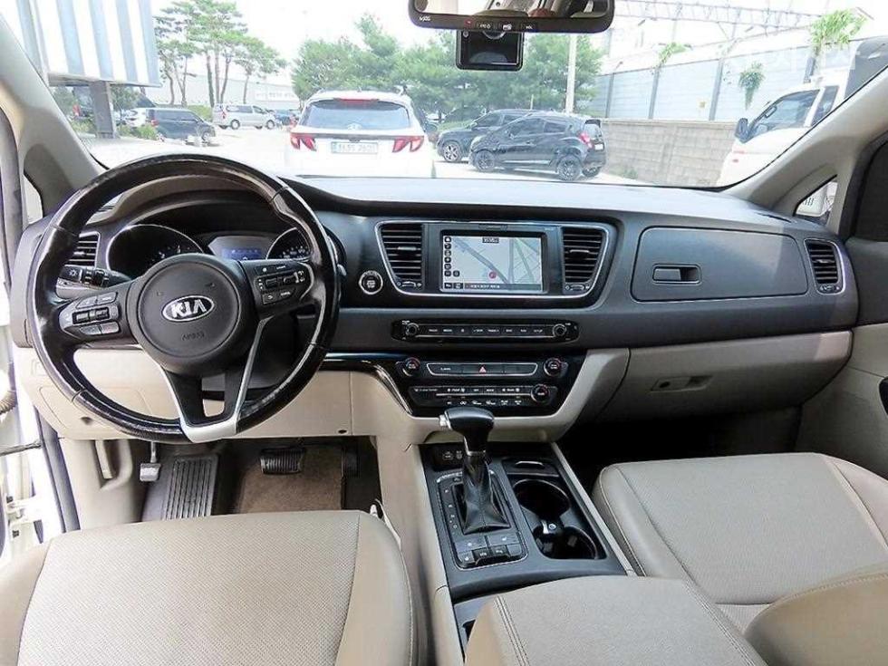 Kia Carnival — miniaturë 7