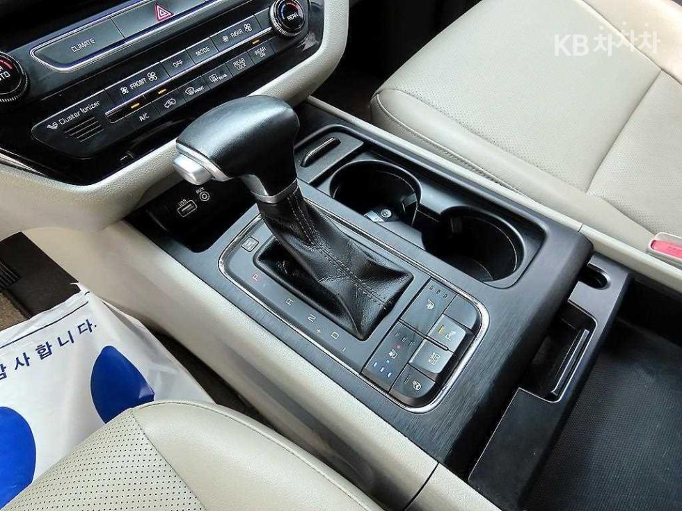 Kia Carnival — miniaturë 10