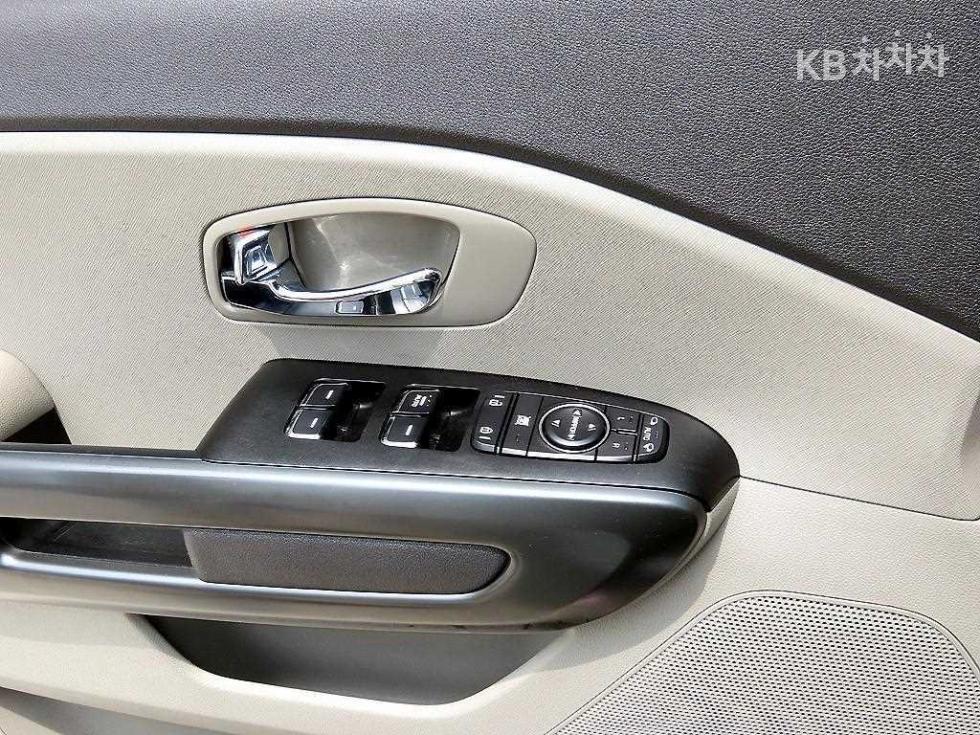 Kia Carnival — miniaturë 11