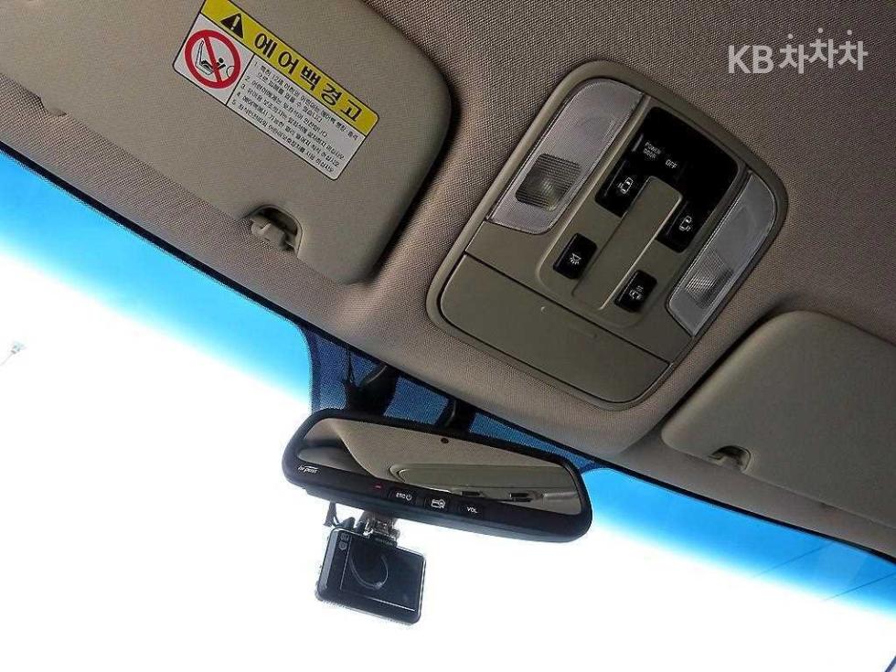Kia Carnival — miniaturë 16