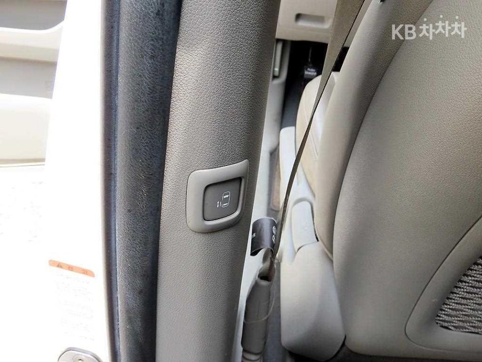 Kia Carnival — miniaturë 17
