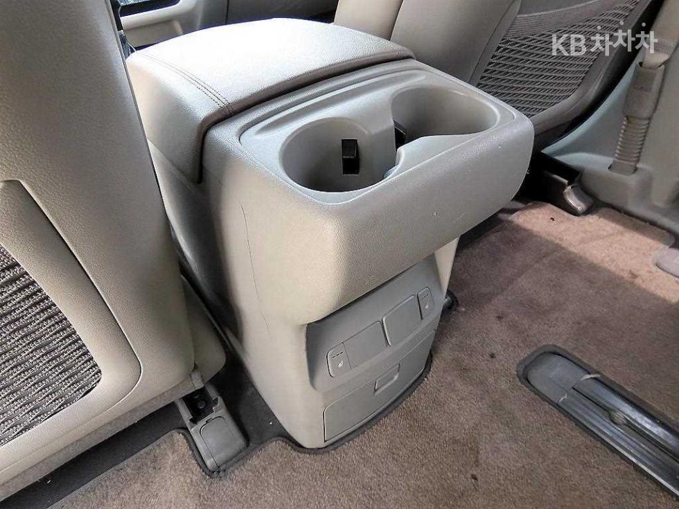 Kia Carnival — miniaturë 18