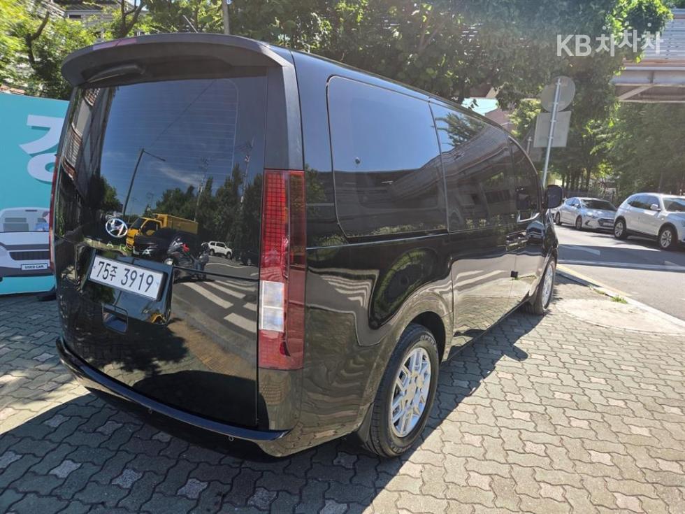 Hyundai Staria — miniaturë 4