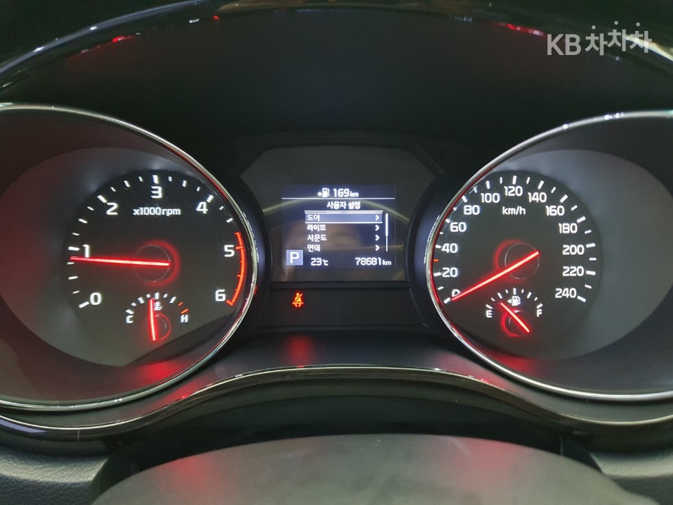 Kia Carnival — miniaturë 10