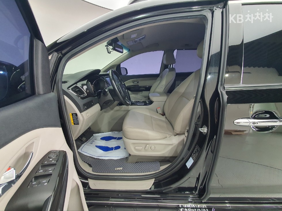 Kia Carnival — miniaturë 12