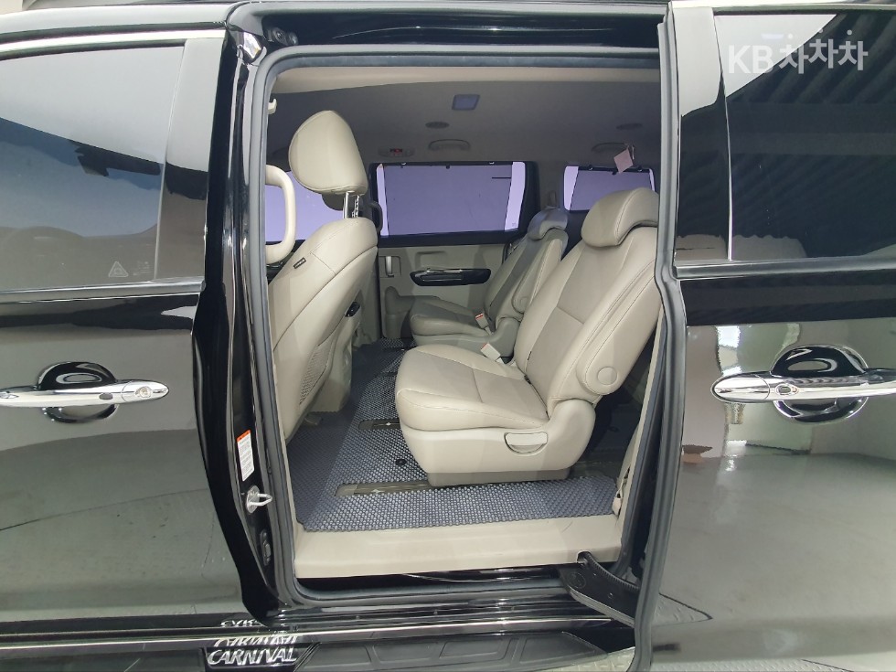 Kia Carnival — miniaturë 13