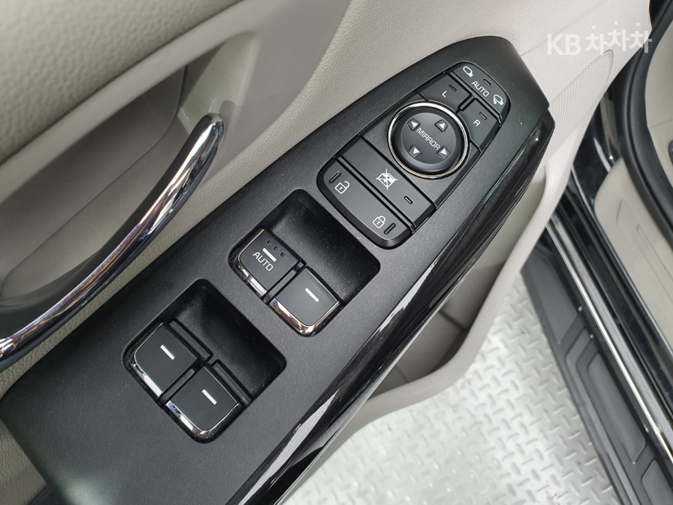 Kia Carnival — miniaturë 15