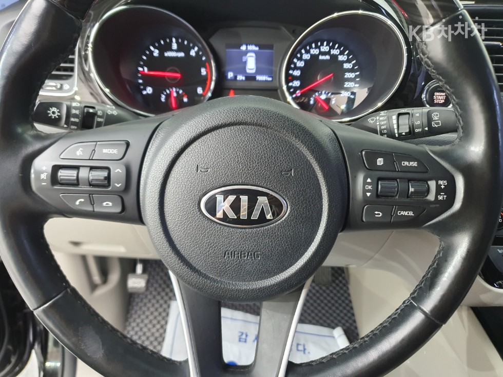 Kia Carnival — miniaturë 16