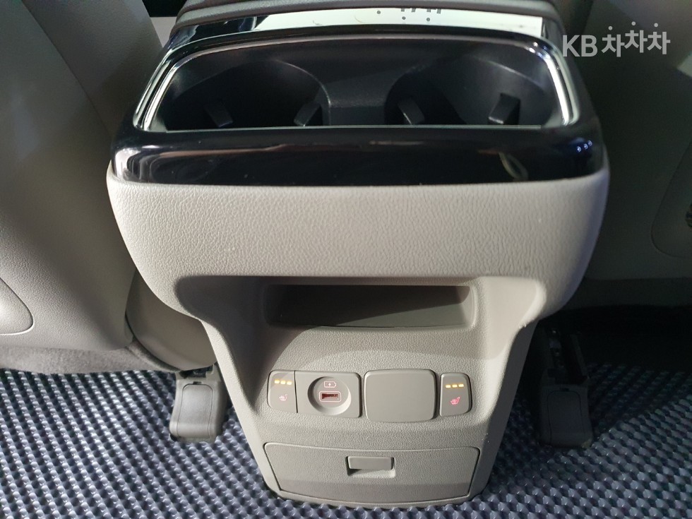 Kia Carnival — miniaturë 24