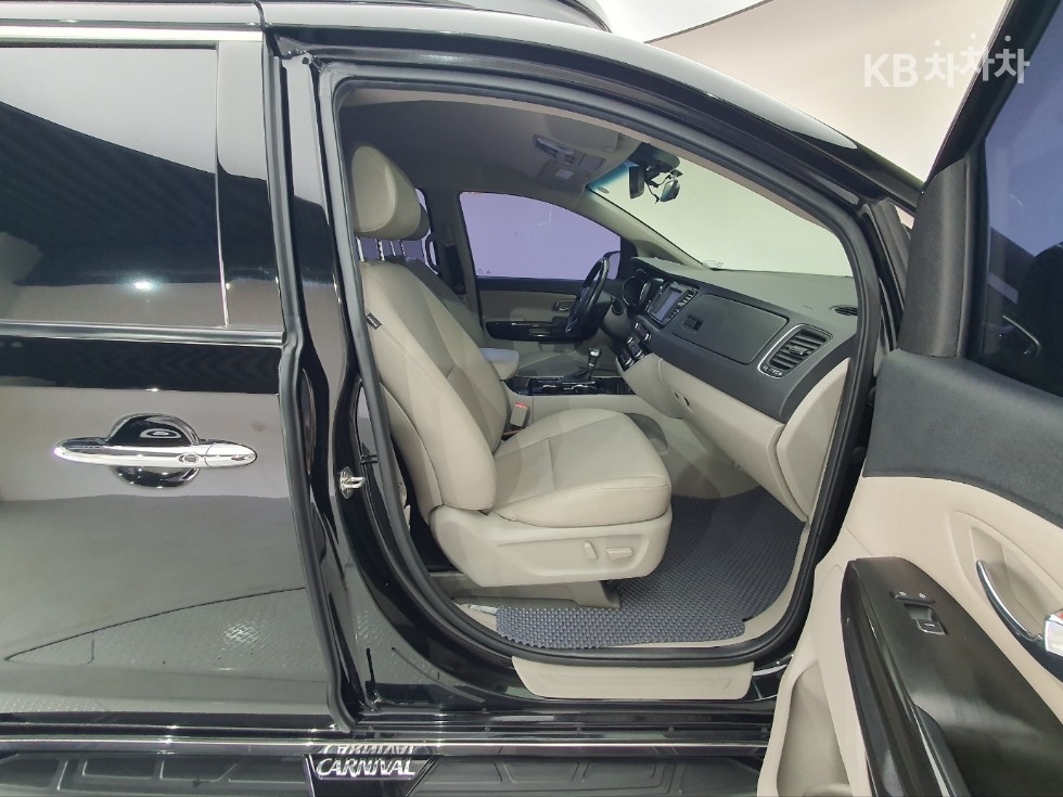 Kia Carnival — miniaturë 29