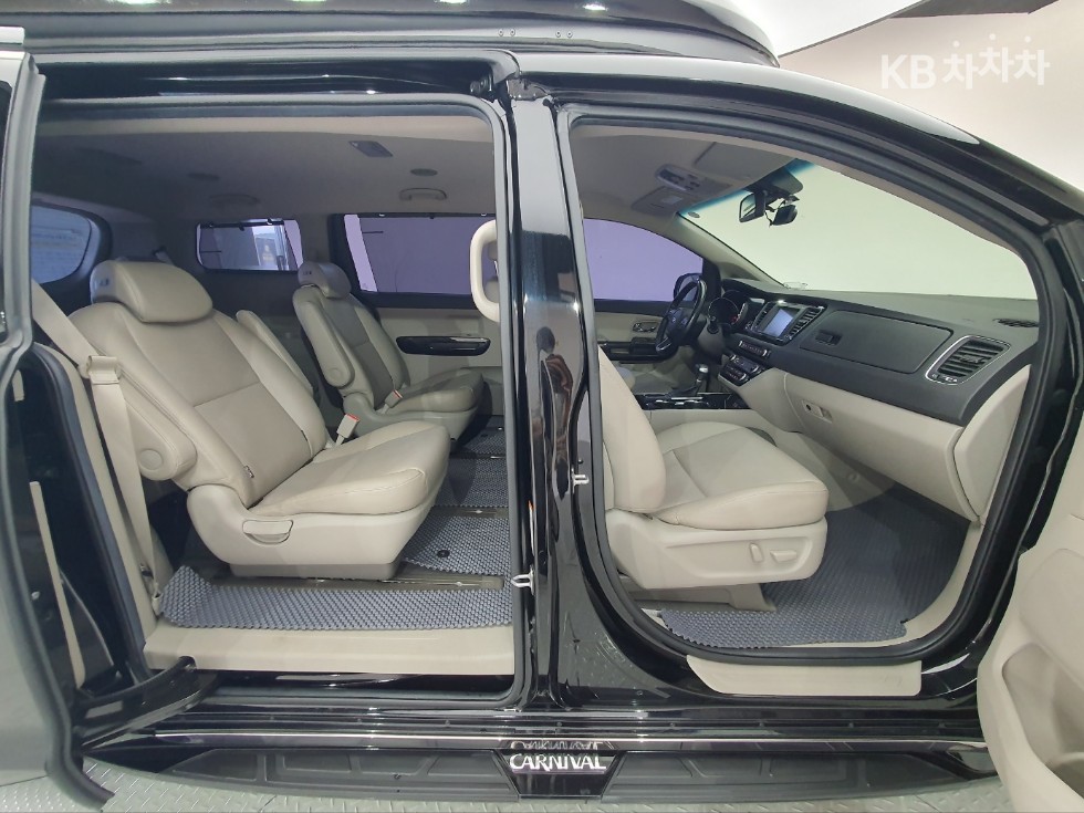 Kia Carnival — miniaturë 30