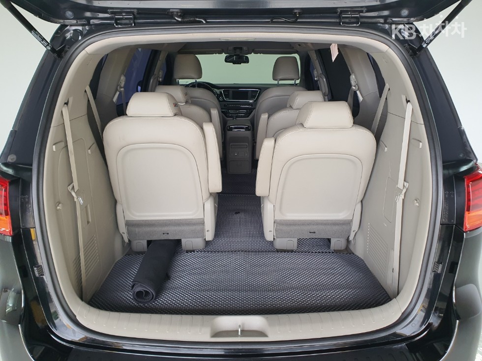 Kia Carnival — miniaturë 31