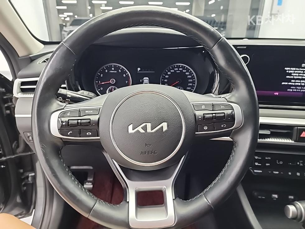 Kia K5 — miniaturë 9