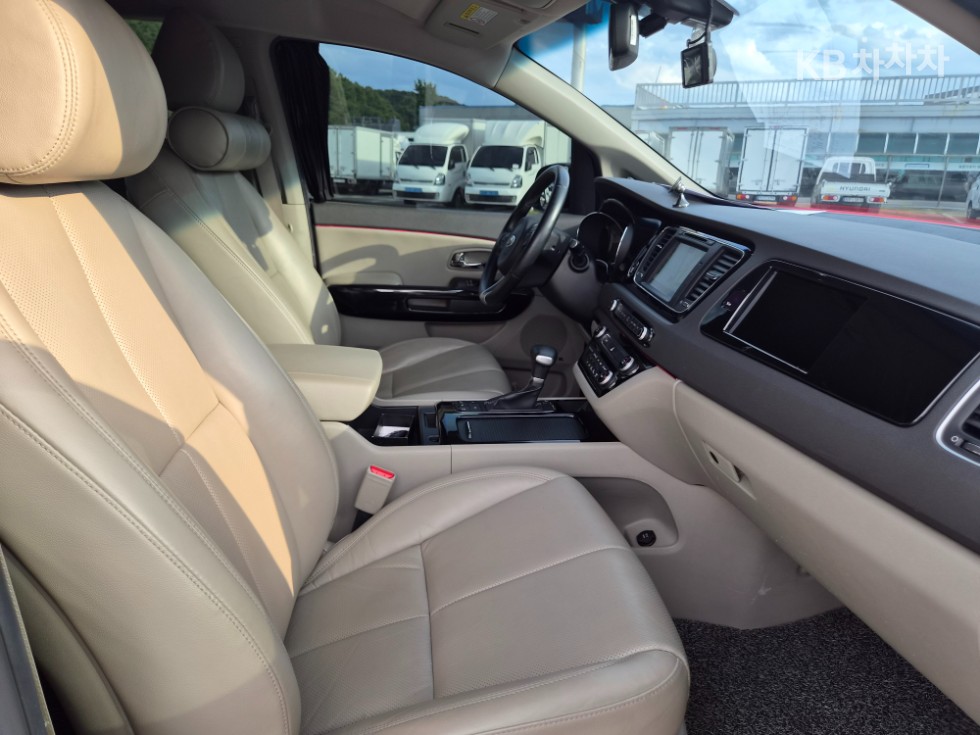 Kia Carnival — miniaturë 8